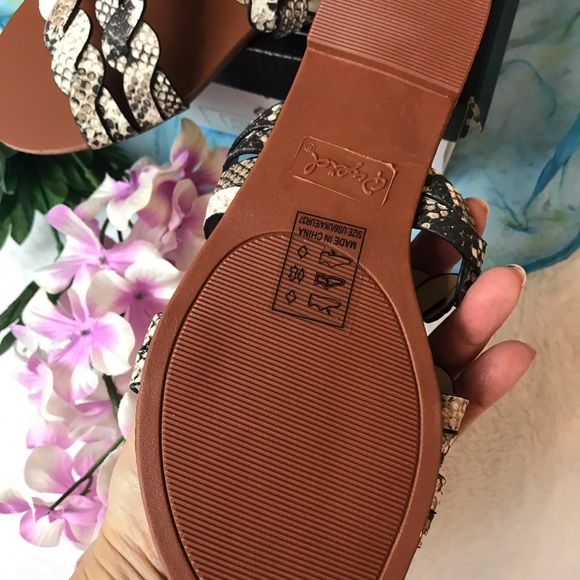 NEW IN BOXSnake Print Braided faux leather sandals - Picture 5 of 8